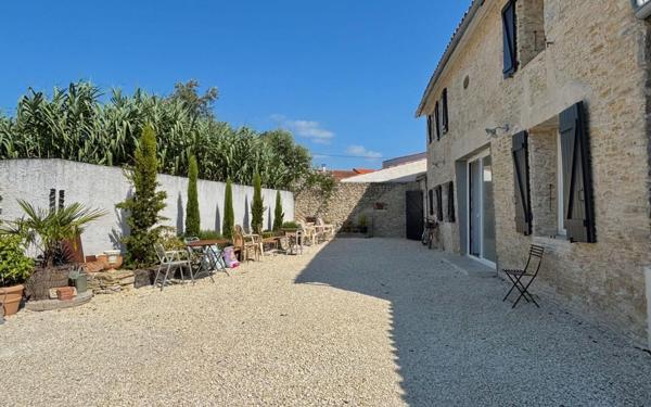 Maison à vendre    9 pièces •  Saint-Georges-d'Oléron