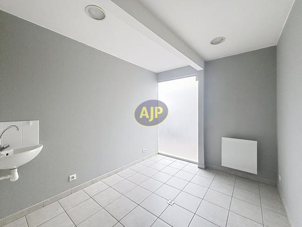 Rochefort : 740 € - AJP Immobilier Rochefort