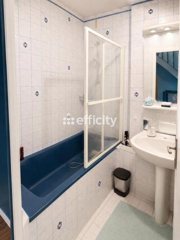 Maison
         3 pièces
        - 87 m² 164 900 € *