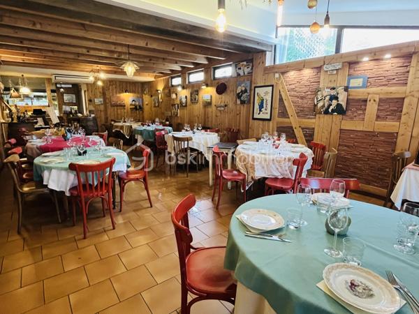 Dans la commune de HYÈRES,  cette opportunité unique de fonds de commerce est idéalement située dans une zone touristique aux abords de la mer. 
Restaurant INCONTOURNABLE dans un cadre enchanteur, ce bien n'attends que vous pour dévoiler tout son potentiel.

CLIENTELE FIDELE à 80%. Ce commerce développe également la VENTE A EMPORTER

Une enseigne de renommée locale et régionale avec 30 couverts intérieurs et une quinzaine extérieur et offre la possibilité de développer.
Une grande cuisine, beaucoup de stockage, une chambre froide....

Actuellement le restaurant est ouvert quelques jours dans la semaine et donc  propice à une belle évolution.
Possibilité d'acquérir les murs...
Les dirigeants peuvent accompagner l'acquéreur quelques mois, pour garder l'image de leur création en 2009.  

Idéal pour un couple, BEL INVESTISSEMENT FOND DE COMMERCE - GROS POTENTIEL DE DEVELOPPEMENT. Une belle afaire si vous souhaiter vous reconvertir dans la restauration. 


Pour plus d'informations et organiser une visite, contactez Isabelle BASSAC, votre mandataire de confiance à Hyères. Cette rare opportunité de transaction pourrait bien être l'impulsion dont votre projet a besoin. N'attendez plus !


Contactez pour visite : Isabelle Bassac 06 33 64 15 64  ou i.bassac@bskimmobilier.com