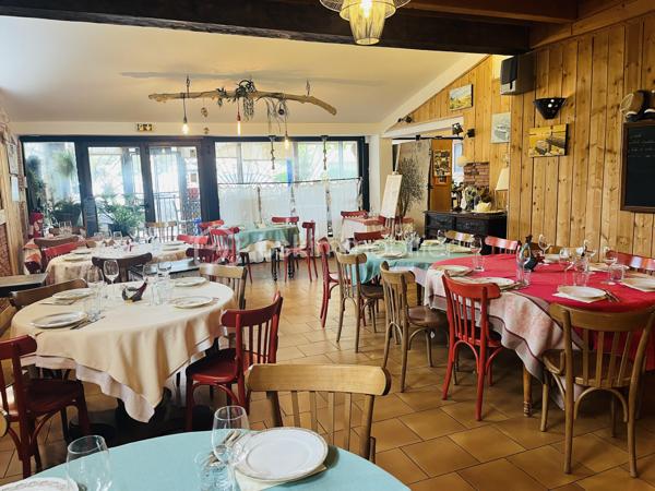 Dans la commune de HYÈRES,  cette opportunité unique de fonds de commerce est idéalement située dans une zone touristique aux abords de la mer. 
Restaurant INCONTOURNABLE dans un cadre enchanteur, ce bien n'attends que vous pour dévoiler tout son potentiel.

CLIENTELE FIDELE à 80%. Ce commerce développe également la VENTE A EMPORTER

Une enseigne de renommée locale et régionale avec 30 couverts intérieurs et une quinzaine extérieur et offre la possibilité de développer.
Une grande cuisine, beaucoup de stockage, une chambre froide....

Actuellement le restaurant est ouvert quelques jours dans la semaine et donc  propice à une belle évolution.
Possibilité d'acquérir les murs...
Les dirigeants peuvent accompagner l'acquéreur quelques mois, pour garder l'image de leur création en 2009.  

Idéal pour un couple, BEL INVESTISSEMENT FOND DE COMMERCE - GROS POTENTIEL DE DEVELOPPEMENT. Une belle afaire si vous souhaiter vous reconvertir dans la restauration. 


Pour plus d'informations et organiser une visite, contactez Isabelle BASSAC, votre mandataire de confiance à Hyères. Cette rare opportunité de transaction pourrait bien être l'impulsion dont votre projet a besoin. N'attendez plus !


Contactez pour visite : Isabelle Bassac 06 33 64 15 64  ou i.bassac@bskimmobilier.com