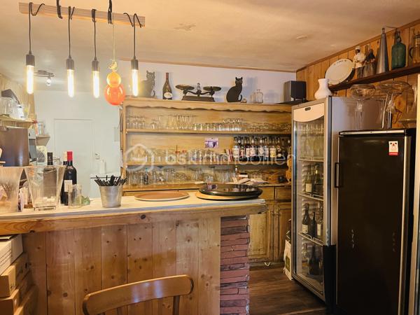 Dans la commune de HYÈRES,  cette opportunité unique de fonds de commerce est idéalement située dans une zone touristique aux abords de la mer. 
Restaurant INCONTOURNABLE dans un cadre enchanteur, ce bien n'attends que vous pour dévoiler tout son potentiel.

CLIENTELE FIDELE à 80%. Ce commerce développe également la VENTE A EMPORTER

Une enseigne de renommée locale et régionale avec 30 couverts intérieurs et une quinzaine extérieur et offre la possibilité de développer.
Une grande cuisine, beaucoup de stockage, une chambre froide....

Actuellement le restaurant est ouvert quelques jours dans la semaine et donc  propice à une belle évolution.
Possibilité d'acquérir les murs...
Les dirigeants peuvent accompagner l'acquéreur quelques mois, pour garder l'image de leur création en 2009.  

Idéal pour un couple, BEL INVESTISSEMENT FOND DE COMMERCE - GROS POTENTIEL DE DEVELOPPEMENT. Une belle afaire si vous souhaiter vous reconvertir dans la restauration. 


Pour plus d'informations et organiser une visite, contactez Isabelle BASSAC, votre mandataire de confiance à Hyères. Cette rare opportunité de transaction pourrait bien être l'impulsion dont votre projet a besoin. N'attendez plus !


Contactez pour visite : Isabelle Bassac 06 33 64 15 64  ou i.bassac@bskimmobilier.com