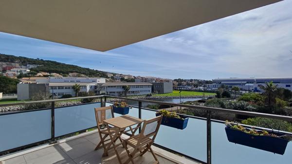 Appartement Sète 4 pièces 94 m2 + 2 garages