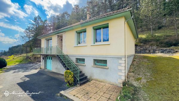 Maison de 90 m² sur sous sol avec 4486 m² de terrain au Bugue