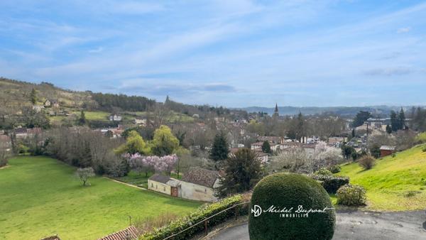 Maison de 90 m² sur sous sol avec 4486 m² de terrain au Bugue