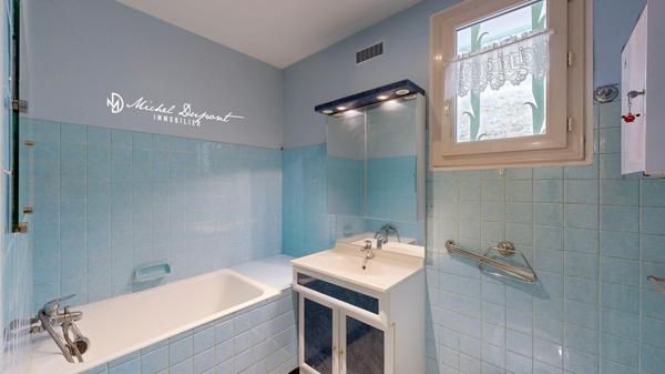 Maison de 90 m² sur sous sol avec 4486 m² de terrain au Bugue