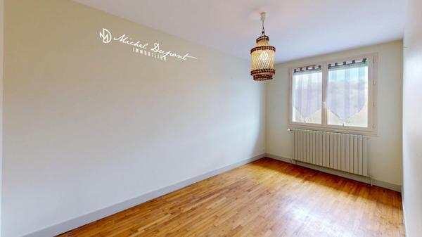 Maison de 90 m² sur sous sol avec 4486 m² de terrain au Bugue