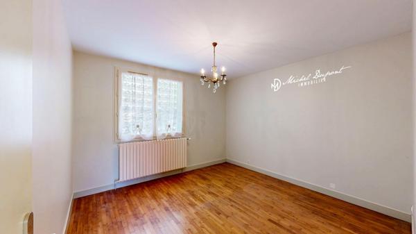 Maison de 90 m² sur sous sol avec 4486 m² de terrain au Bugue