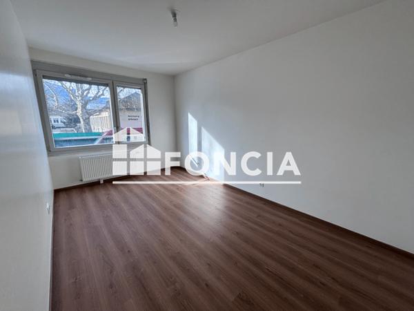 Location Appartement 4 pièces 81.39 m² - 27 AVENUE DU GRAND CHATELET Grenoble 38000