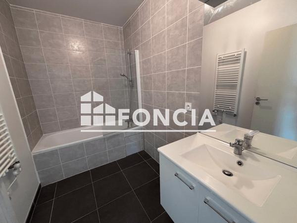 Location Appartement 4 pièces 81.39 m² - 27 AVENUE DU GRAND CHATELET Grenoble 38000