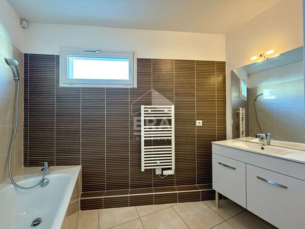 Dernier Étage - Duplex Lumineux avec Terrasse et Balcons