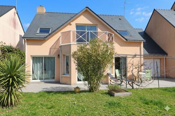 Maison familiale d'environ 170 m², 5 chambres, vie de plain-pied, garage, agréable jardin