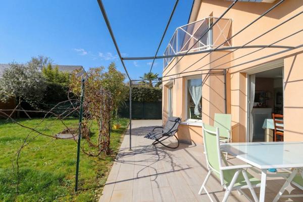 Maison familiale d'environ 170 m², 5 chambres, vie de plain-pied, garage, agréable jardin