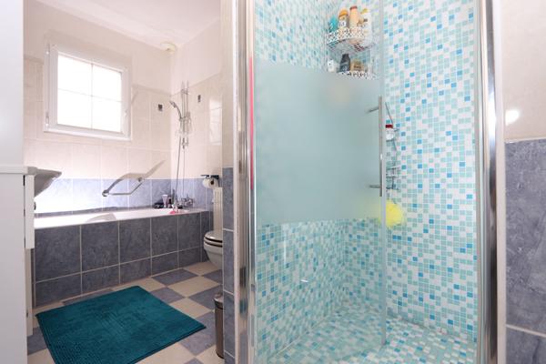 Maison familiale d'environ 170 m², 5 chambres, vie de plain-pied, garage, agréable jardin