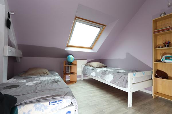 Maison familiale d'environ 170 m², 5 chambres, vie de plain-pied, garage, agréable jardin