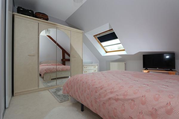 Maison familiale d'environ 170 m², 5 chambres, vie de plain-pied, garage, agréable jardin