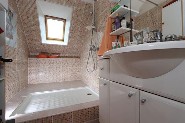 Maison familiale d'environ 170 m², 5 chambres, vie de plain-pied, garage, agréable jardin