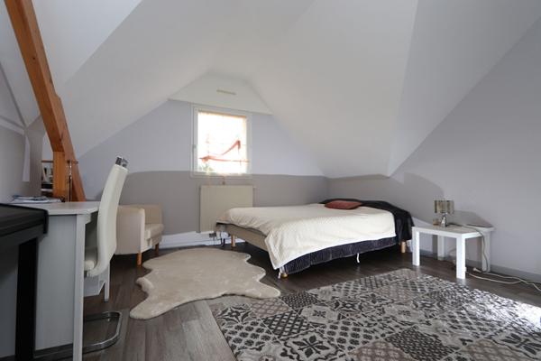 Maison familiale d'environ 170 m², 5 chambres, vie de plain-pied, garage, agréable jardin