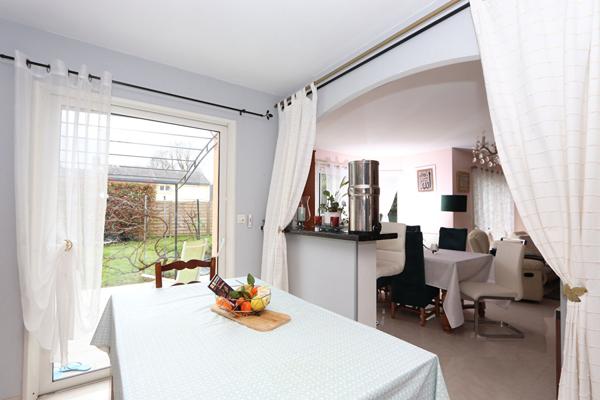 Maison familiale d'environ 170 m², 5 chambres, vie de plain-pied, garage, agréable jardin