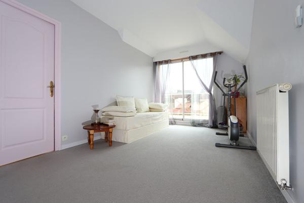 Maison familiale d'environ 170 m², 5 chambres, vie de plain-pied, garage, agréable jardin