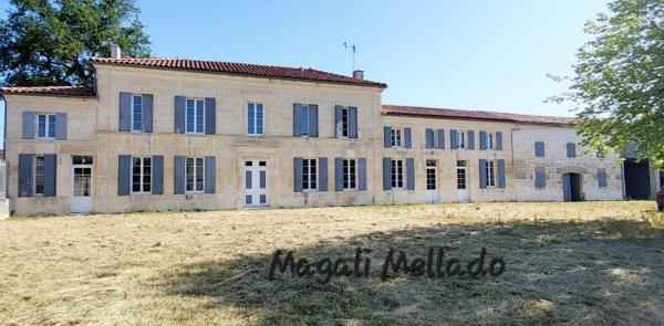Maison ancienne Mesnac village 270 m²