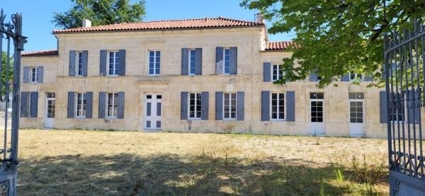 Maison ancienne Mesnac village 270 m²