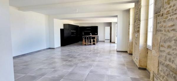 Maison ancienne Mesnac village 270 m²