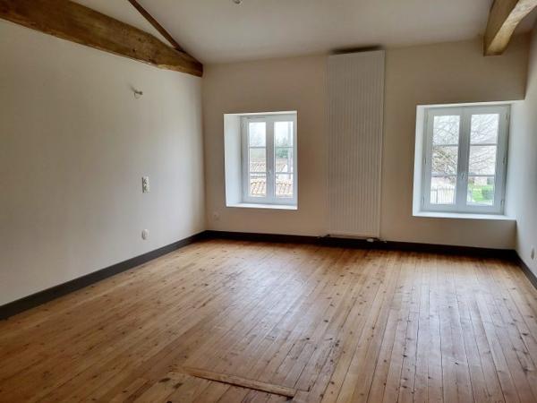 Maison ancienne Mesnac village 270 m²