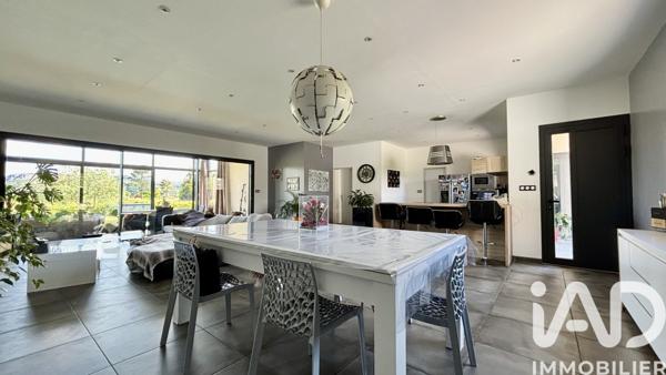Maison à vendre 5 pièces 182 m² Vallon-Pont-d'Arc