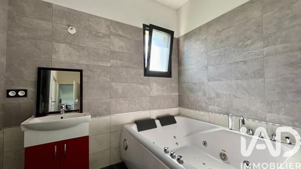 Maison à vendre 5 pièces 182 m² Vallon-Pont-d'Arc