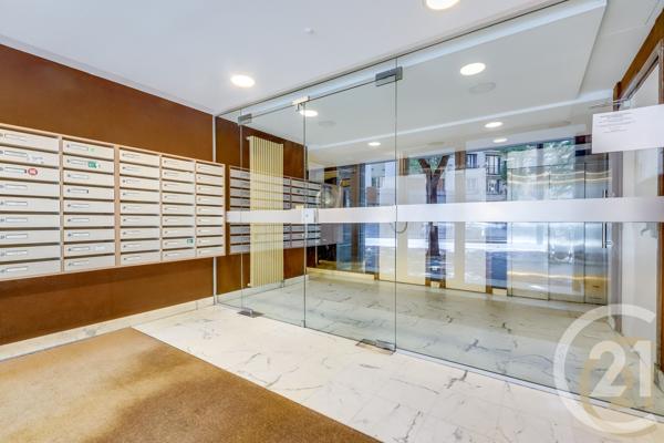Appartement F3 à vendre  3 pièces - 63,31 m 2   PARIS  - 75017