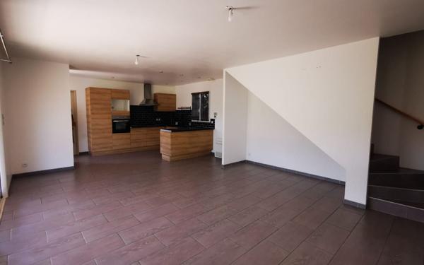 Maison à louer    4 pièces •  Sauveterre