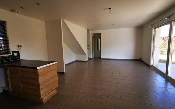 Maison à louer    4 pièces •  Sauveterre