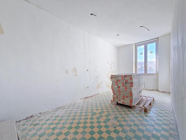 Appartement T3 à finir de rénover – 82 m² – Centre de Bédarieux