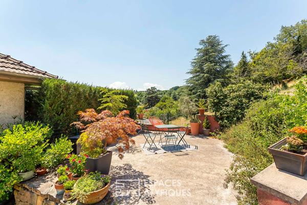 Appartement type maison avec terrasses et jardin