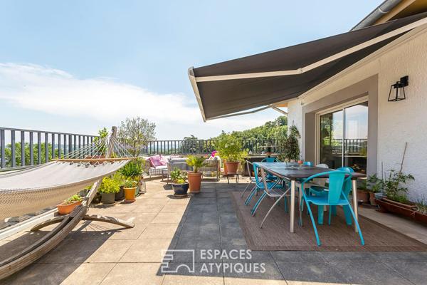 Appartement type maison avec terrasses et jardin