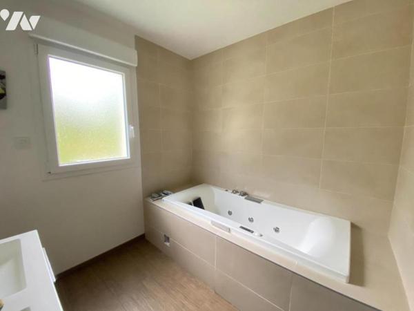 A VENDRE - MAISON CONTEMPORAINE - LA BACONNIERE