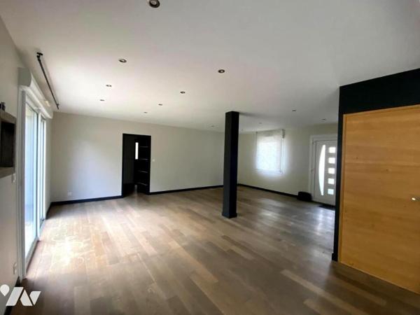 A VENDRE - MAISON CONTEMPORAINE - LA BACONNIERE