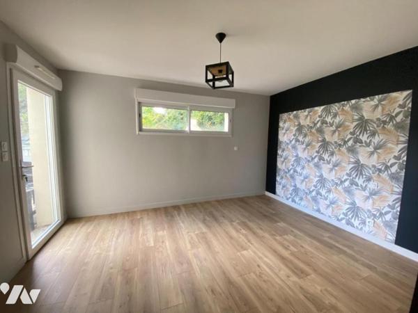 A VENDRE - MAISON CONTEMPORAINE - LA BACONNIERE