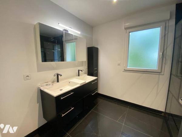 A VENDRE - MAISON CONTEMPORAINE - LA BACONNIERE