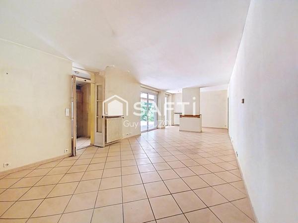 Grande maison traditionnelle de 14 pièces