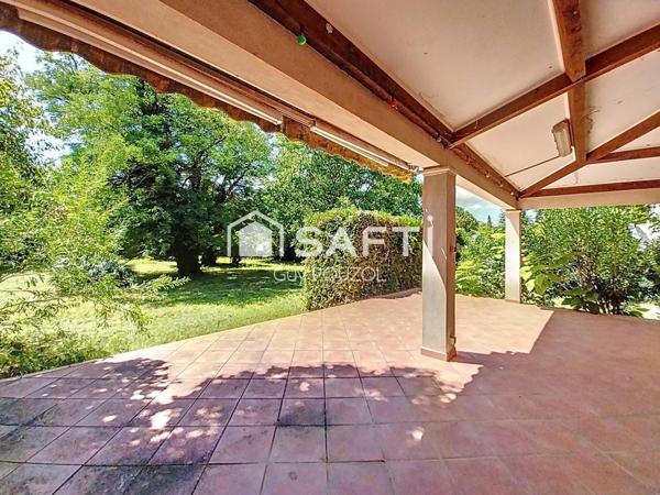 Grande maison traditionnelle de 14 pièces