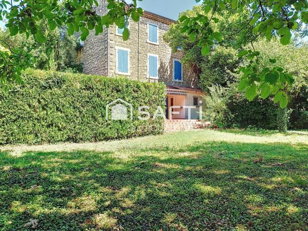 Grande maison traditionnelle de 14 pièces