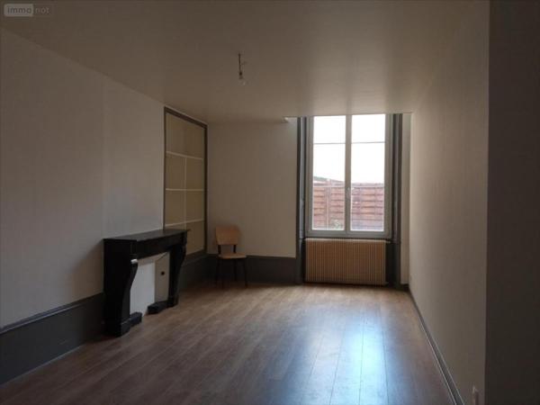 Appartement à louer à Langres en Haute-Marne (52200), ref : 020/1143