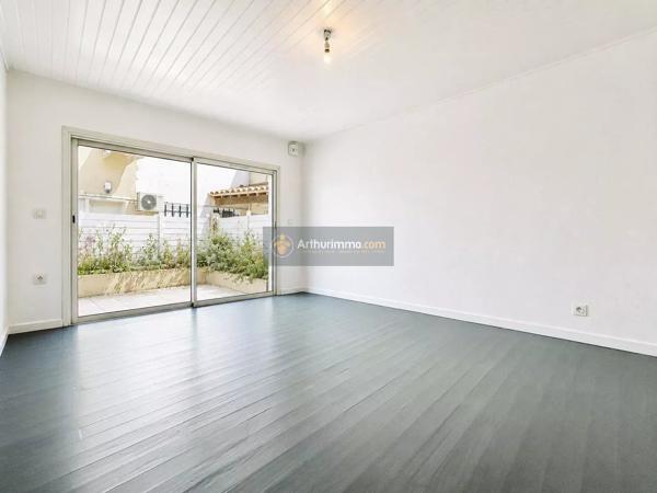 Vente                                                      Appartement
                        
                     3 pièces                      82 m2                     à Les Issambres