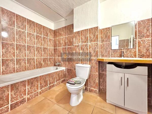Vente                                                      Appartement
                        
                     3 pièces                      82 m2                     à Les Issambres