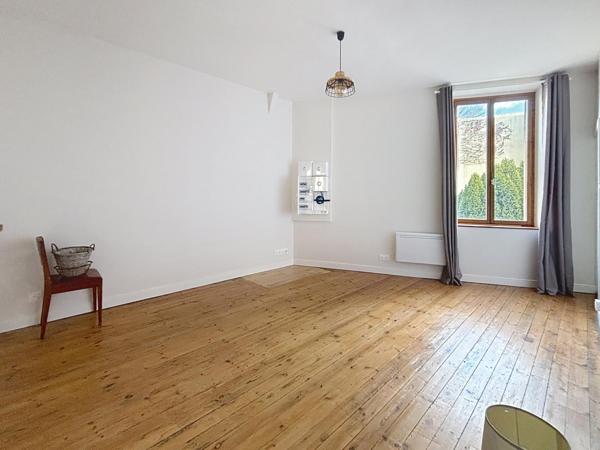 Maison de ville pour nombreux projets