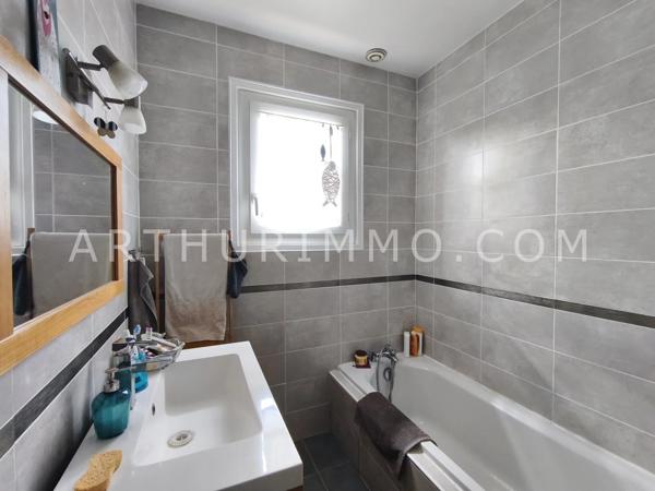 Vente                                                      Maison
                        
                     5 pièces                      125 m2                     à Annonay