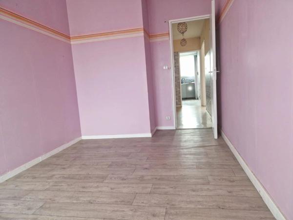 Vente                                                      Appartement
                        
                     4 pièces                      73 m2                     à Marignane