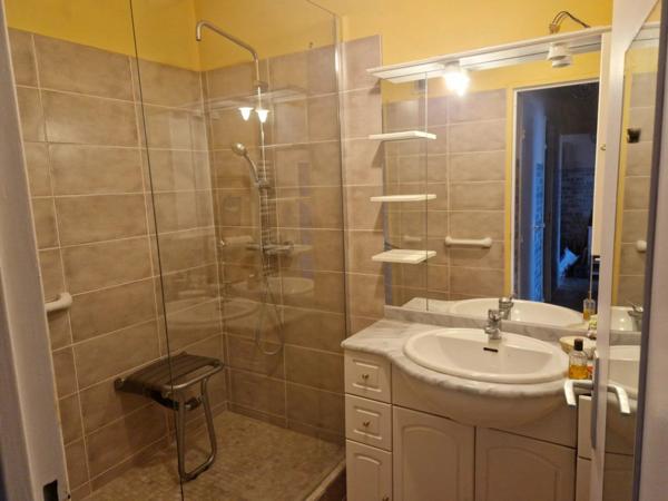 Vente                                                      Appartement
                        
                     4 pièces                      73 m2                     à Marignane